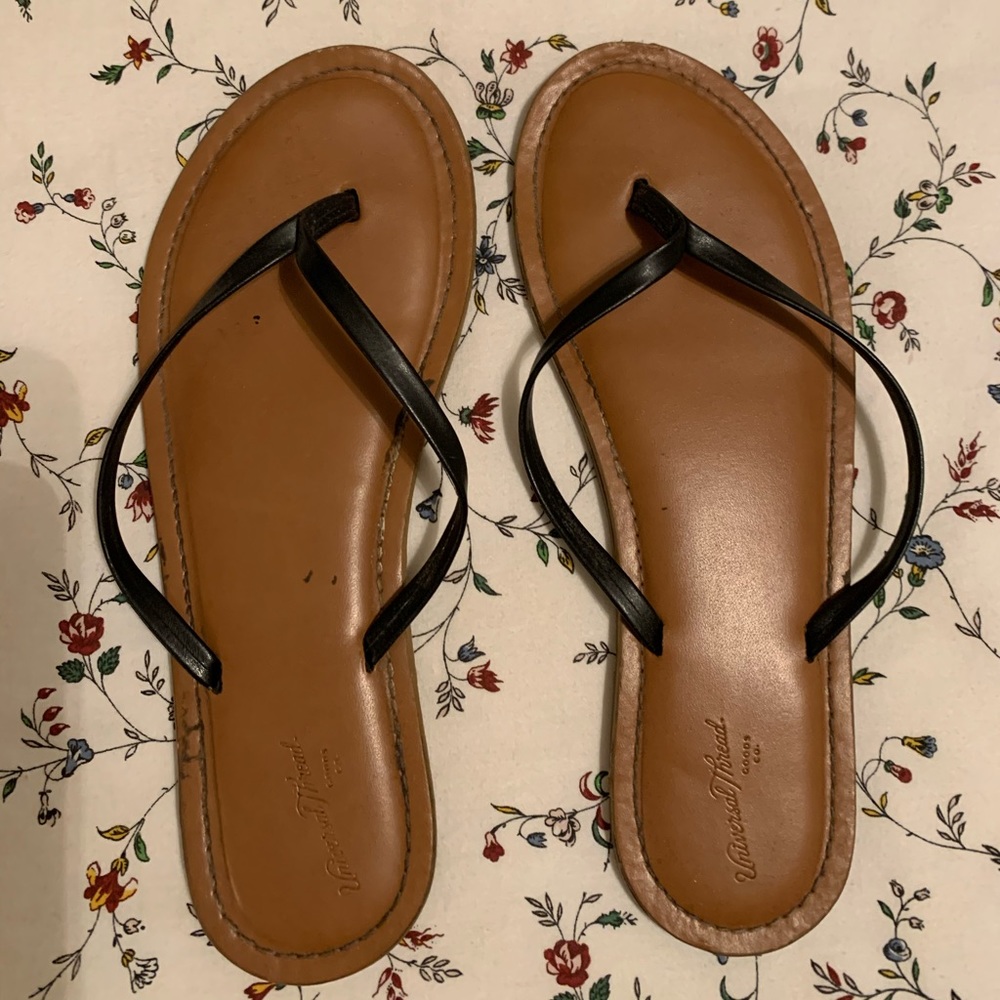 Universal Thread flip flops